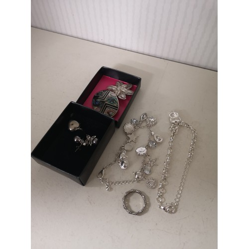 32a - Lot of Silver jewellery includes pandora ring.