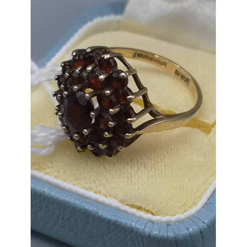 5a - 9ct gold vintage garnet ring.