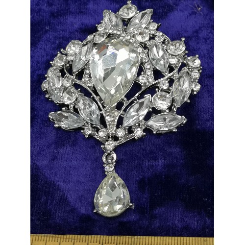 33 - Large stunning diamonte brooch .