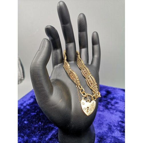 4a - 9ct gold chunky heavy gate bracelet with 9ct padlock . 24.25 grams.