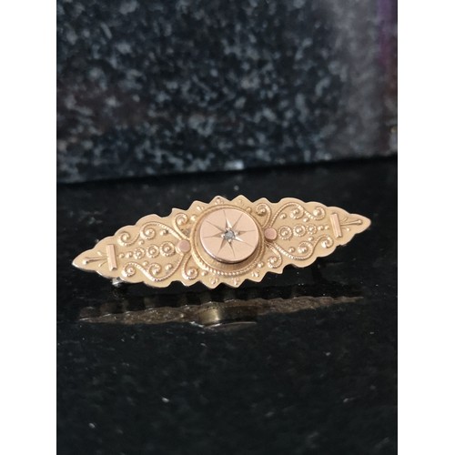 45a - 9ct gold 375 hall marked brooch with stone .