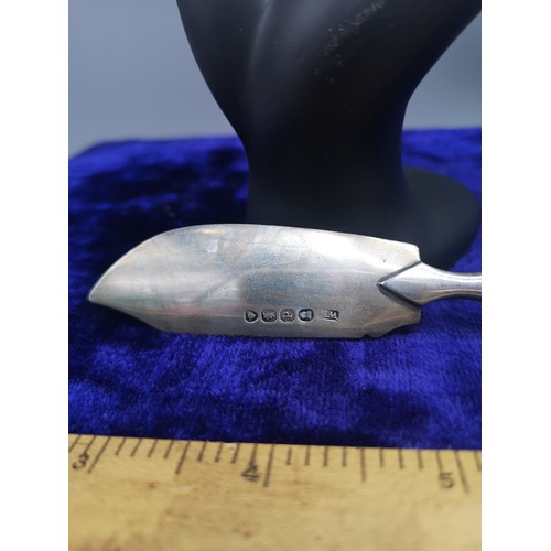 95 - Georgian silver bladed butter knife with mother of pearl handle dated 1830 makers William Knight II.