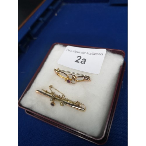 2a - 2 9ct Gold Bar Brooches 2.64 Grams