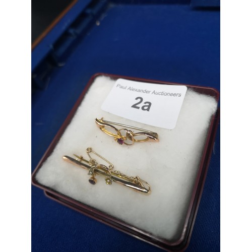 2a - 2 9ct Gold Bar Brooches 2.64 Grams