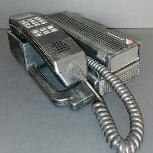 465 - Vintage Motorola 1980s mobile phone unit..