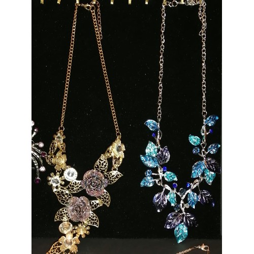 461 - Lot of statement necklaces.