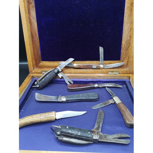 45a - Selection of vintage camping knifes.