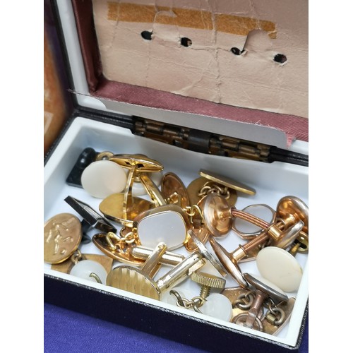 52 - Lot of jewellery to include celtic silver brooch.