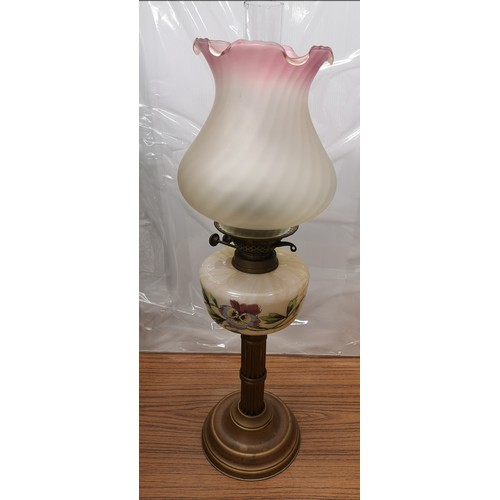 225 - Stunning Victorian glass / brass columned oil lamp with vase line glass shade etc approximately 2 ft... 