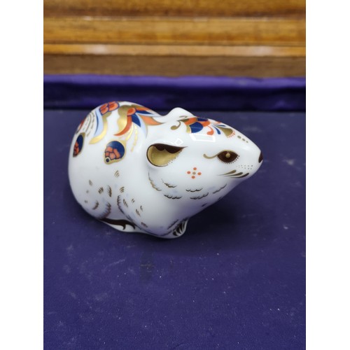 86 - Royal Crown Derby Collectors Guild Bank Vole mouse paperweight with Gold stopper Box & Certificate.