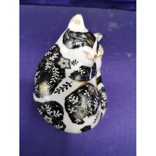 87 - Royal Crown Derby Misty Kitten Collectors Guild paperweight with Gold stopper Boxed.