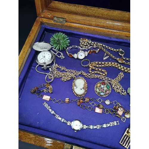 91 - Good collection of jewellery.