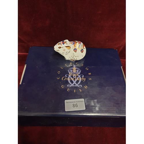 86 - Royal Crown Derby Collectors Guild Bank Vole mouse paperweight with Gold stopper Box & Certificate.