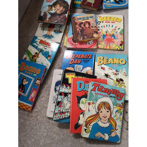 456 - Collection of vintage annuals to include the beano, desparate Dan together with johhny cash record.