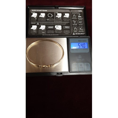 10a - 9ct 375 Hallmarked Bracelet With Clear Stone Centre. 5.40 Grams