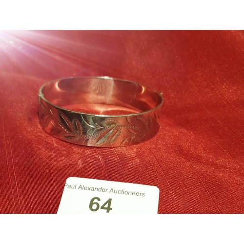 64 - Solid Silver Vintage Bangle Nicely Engraved To Front Hallmarked Birmingham 1972 35.2g