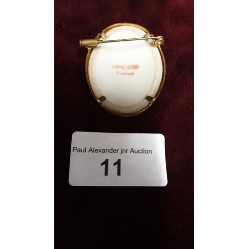 11 - Early 1900s limoges potrait brooch in yellow metal.