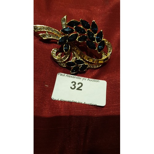 32 - Large stunning costume brooch.