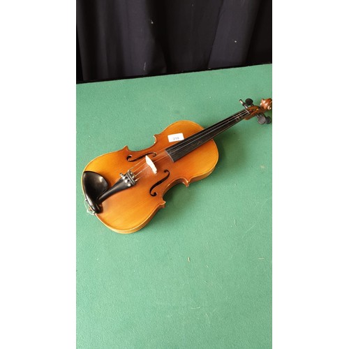 218 - Musicians violin.