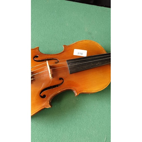 218 - Musicians violin.