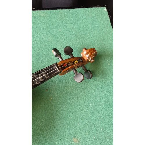 218 - Musicians violin.