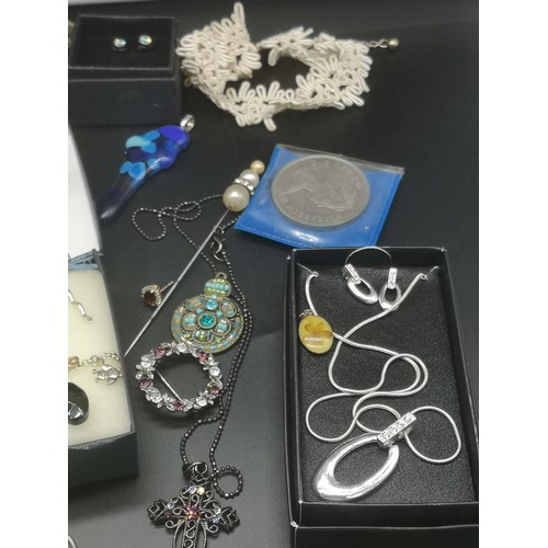 179 - Lot of costume Jewellery etc.
