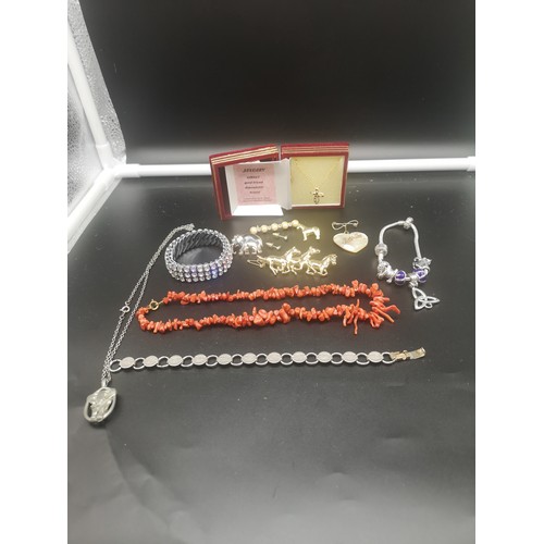 246 - Lot of jewellery to include Sarah Coventry bracelet etc.