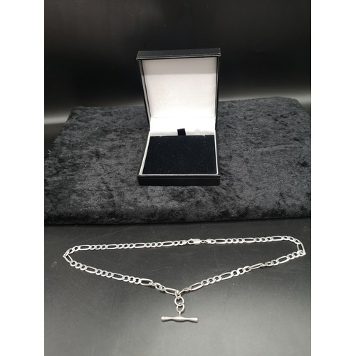 40 - Heavy silver figuro chain with tbar.