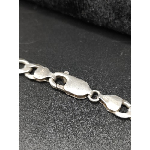 40 - Heavy silver figuro chain with tbar.