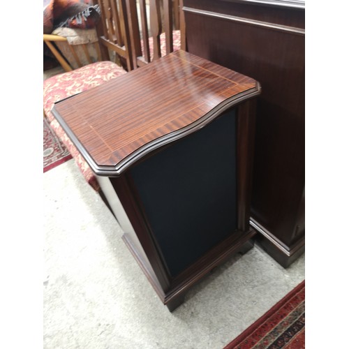 76 - Mahogany hifi carbinet together with pair of  hifi speakers cabinets.