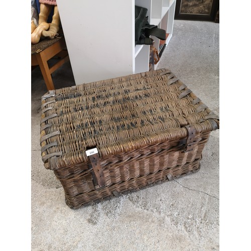 290 - 1900s wicker trunk .