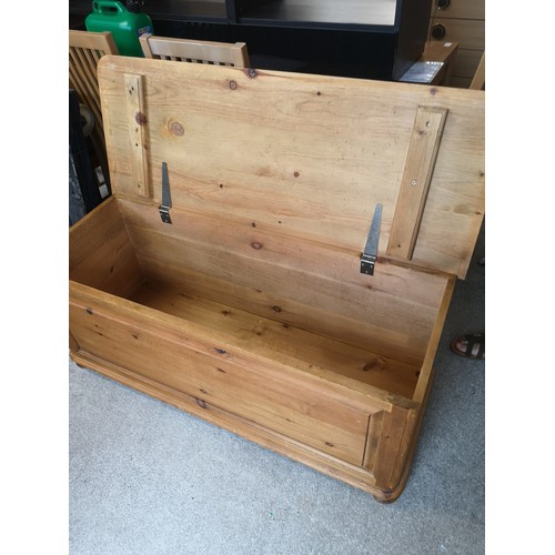 8a - Large pine blanket box .