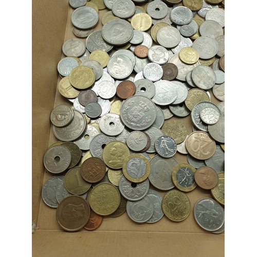 134 - Lot 134 large selection of British coins including silver shillings  sixpence ect.