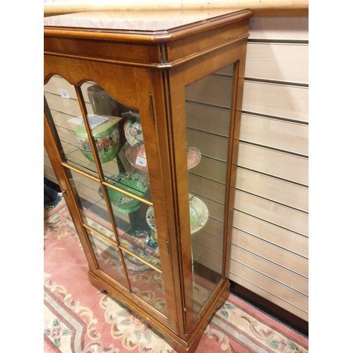 151 - Antique 1900s display cabinet.