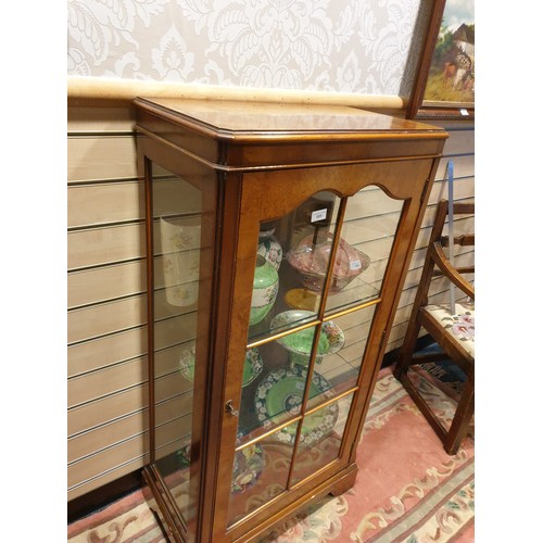 151 - Antique 1900s display cabinet.