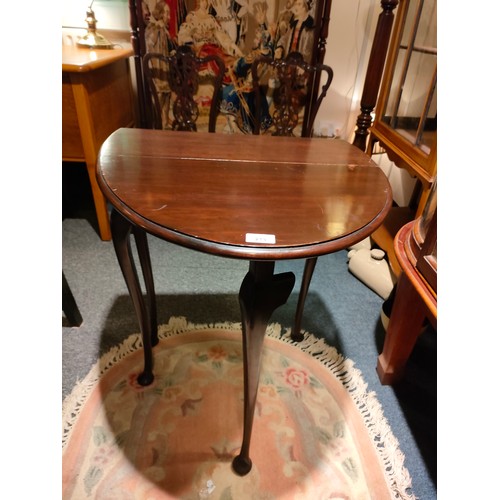 213 - Beautiful Example of a drop leaf table .