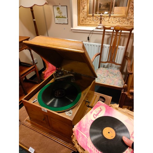 202 - 1900S Early oak Gramaphone complete with records and still plays .