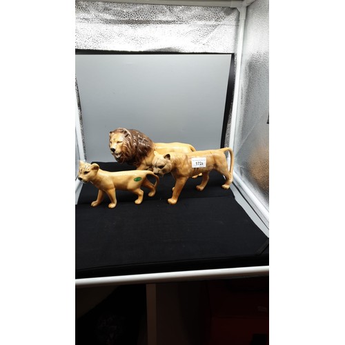 172a - Rare set lion Family Facing Left Lion lioness  and lion cub good condition.