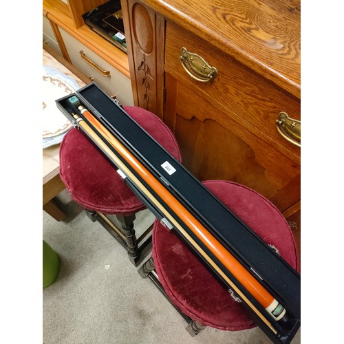 283 - Super league Snooker cue in fitted case.