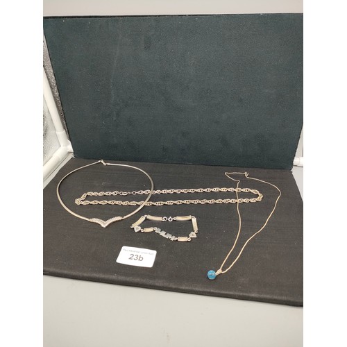 23b - Lot of silver quality jewellery .