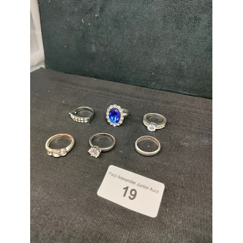 19 - Lot of quality dress rings .