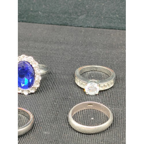 19 - Lot of quality dress rings .