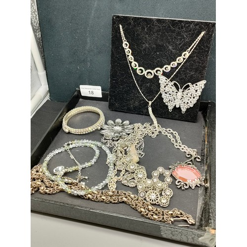 18 - Lot of lovely jewellery .