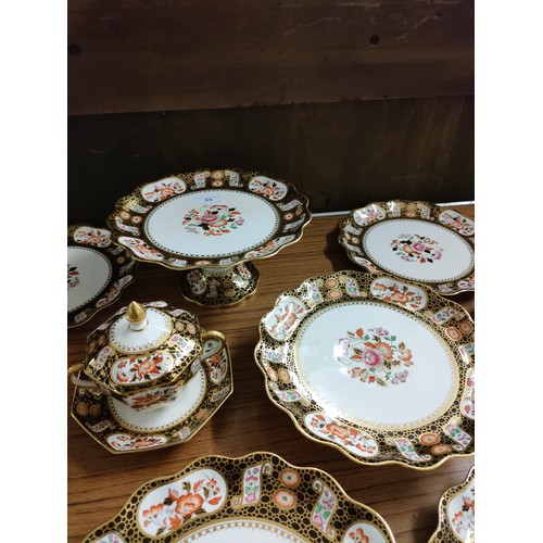 55 - Large victorian wedgewood tazza set with matching plates etc .