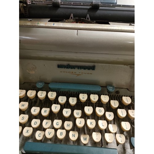 548 - Underwood typewriter.