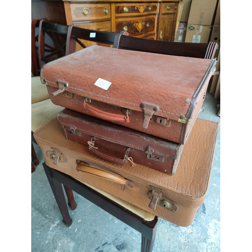 567 - 3 Vintage suit cases.