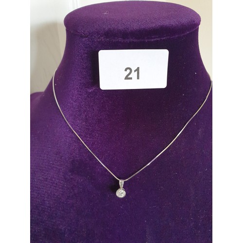 21 - Beautiful 9ct Flat Serpentine Chain With Clear Stone 9ct Pendant