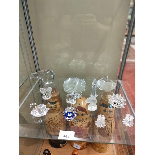 44a - Shelf of crystal animals includes Swarovski etc .