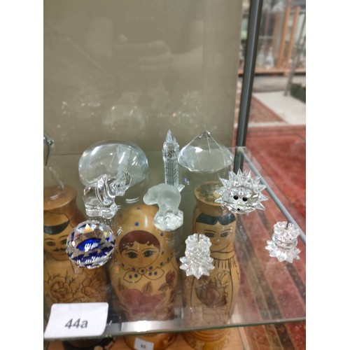44a - Shelf of crystal animals includes Swarovski etc .