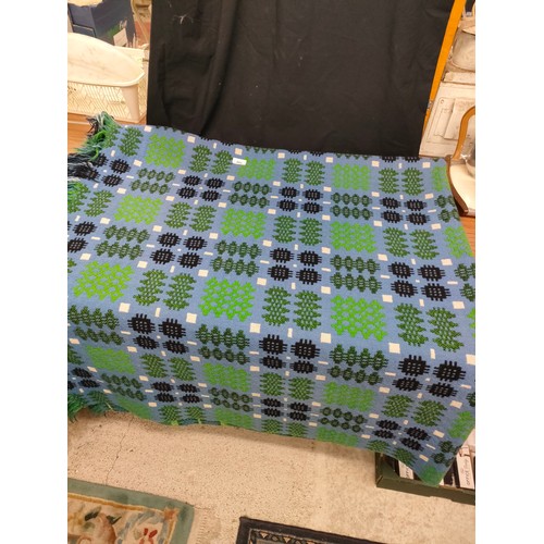 40A - Quality Celtic large bed throw in beautiful example. Been dry cleaned.